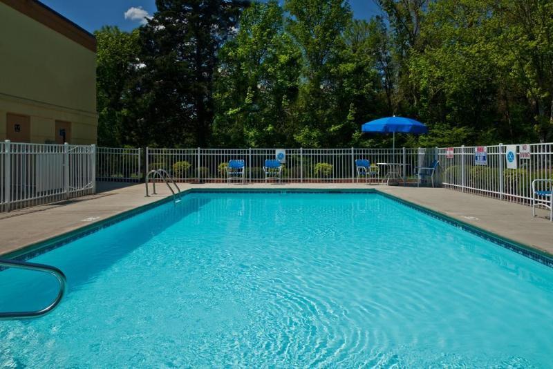 Holiday Inn Express Hotel & Suites Kimball, An Ihg Hotel Екстериор снимка
